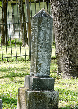 Griffin Family Cemetery, San Antonio, TX / photo: E.L. Fly